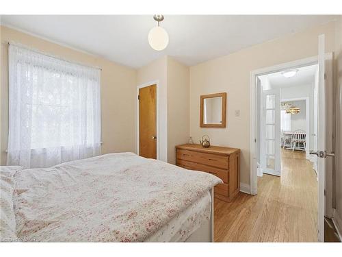 291 Merle Avenue, Burlington, ON - Indoor Photo Showing Bedroom