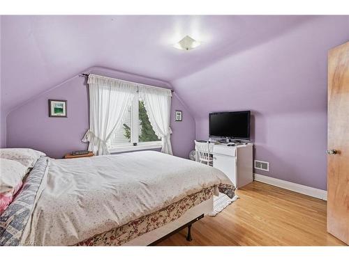 291 Merle Avenue, Burlington, ON - Indoor Photo Showing Bedroom