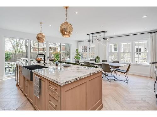 1060 Mohawk Road, Burlington, ON - Indoor