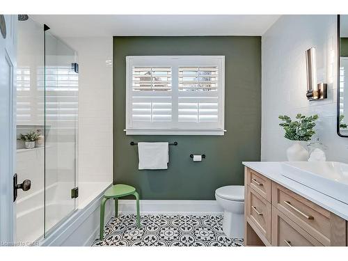 1060 Mohawk Road, Burlington, ON - Indoor Photo Showing Bathroom