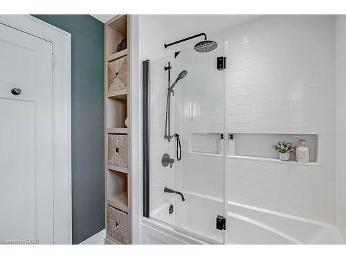 1060 Mohawk Road, Burlington, ON - Indoor Photo Showing Bathroom