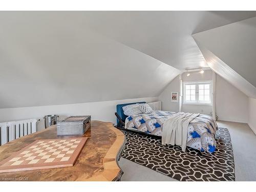 1060 Mohawk Road, Burlington, ON - Indoor Photo Showing Bedroom