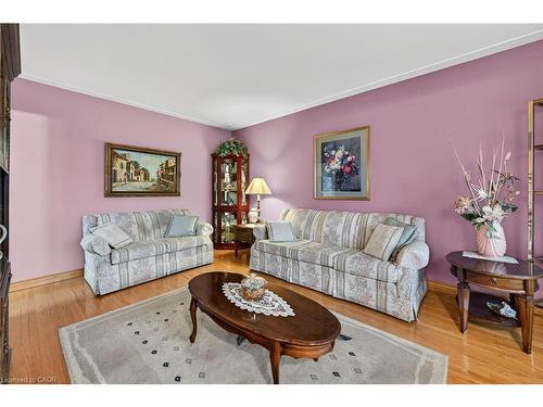 255 Highway 8, Hamilton, ON - Indoor Photo Showing Living Room