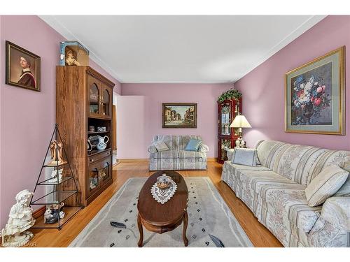 255 Highway 8, Hamilton, ON - Indoor Photo Showing Living Room