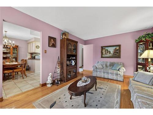 255 Highway 8, Hamilton, ON - Indoor Photo Showing Living Room