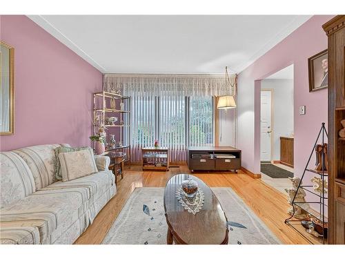 255 Highway 8, Hamilton, ON - Indoor Photo Showing Living Room