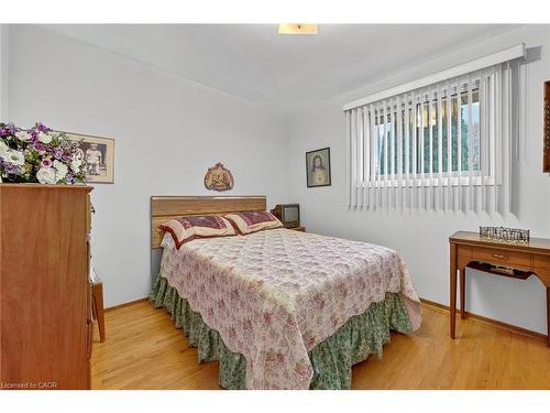 255 Highway 8, Hamilton, ON - Indoor Photo Showing Bedroom