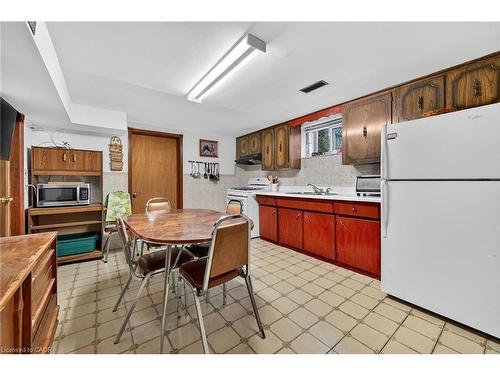 255 Highway 8, Hamilton, ON - Indoor Photo Showing Kitchen