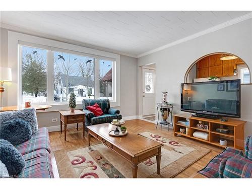 88 Lorne Crescent, Kitchener, ON - Indoor Photo Showing Living Room
