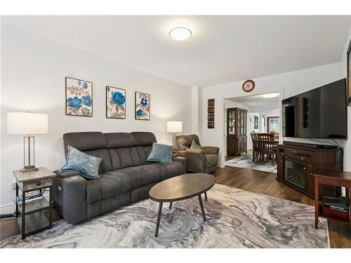 6 Heatherwood Place, Kitchener, ON - Indoor Photo Showing Living Room