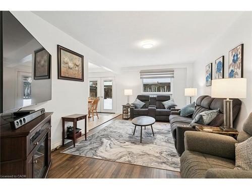 6 Heatherwood Place, Kitchener, ON - Indoor Photo Showing Living Room