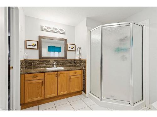 6 Heatherwood Place, Kitchener, ON - Indoor Photo Showing Bathroom