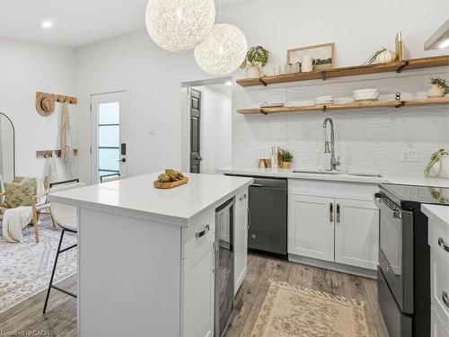 48 Frederick Avenue, Hamilton, ON - Indoor Photo Showing Kitchen