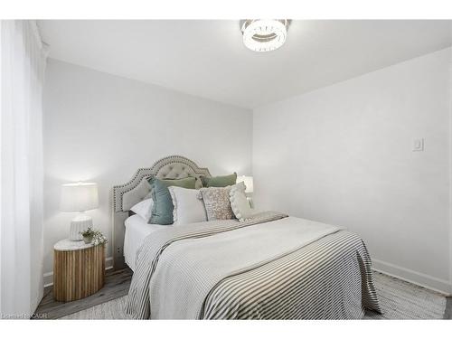 48 Frederick Avenue, Hamilton, ON - Indoor Photo Showing Bedroom