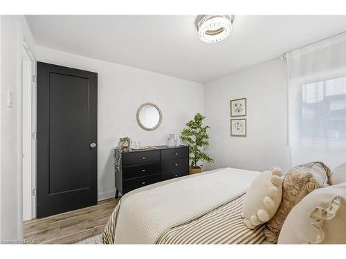 48 Frederick Avenue, Hamilton, ON - Indoor Photo Showing Bedroom