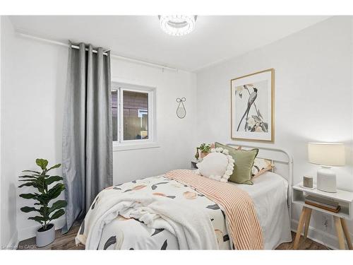 48 Frederick Avenue, Hamilton, ON - Indoor Photo Showing Bedroom
