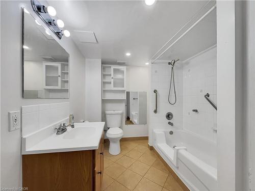 157 Twin Crescent, Hamilton, ON - Indoor Photo Showing Bathroom