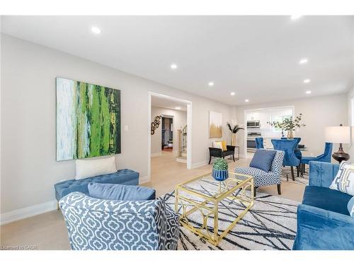 2392 Arnold Crescent, Burlington, ON - Indoor Photo Showing Living Room