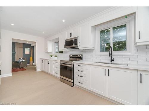 2392 Arnold Crescent, Burlington, ON - Indoor Photo Showing Kitchen With Upgraded Kitchen