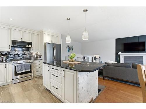 71 Allanbrook Street, Stoney Creek, ON - Indoor Photo Showing Kitchen With Stainless Steel Kitchen With Upgraded Kitchen