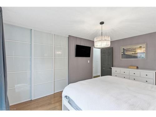 71 Allanbrook Street, Stoney Creek, ON - Indoor Photo Showing Bedroom