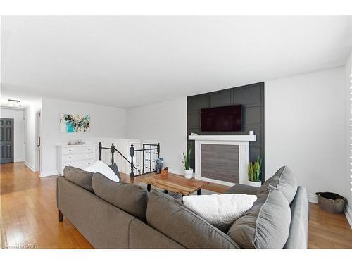 71 Allanbrook Street, Stoney Creek, ON - Indoor Photo Showing Living Room