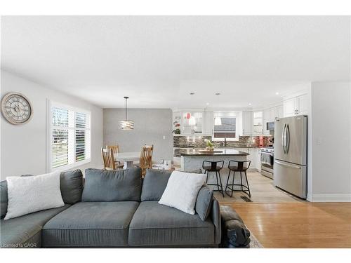 71 Allanbrook Street, Stoney Creek, ON - Indoor Photo Showing Living Room