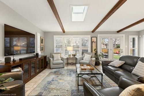 29 Woodside Drive, Hamilton, ON - Indoor Photo Showing Living Room