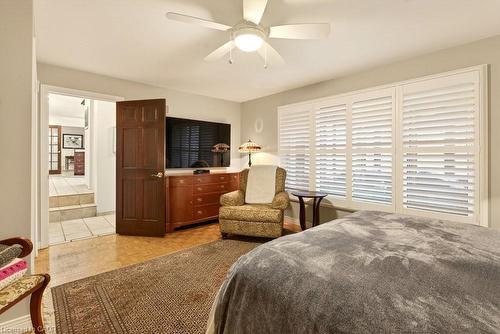 29 Woodside Drive, Hamilton, ON - Indoor Photo Showing Bedroom