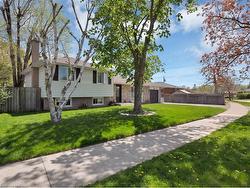 1537 Fisher Avenue  Burlington, ON L7P 2M1