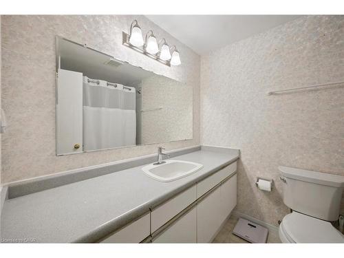 66 Benesfort Drive, Kitchener, ON - Indoor Photo Showing Bathroom