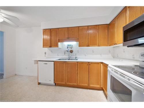 66 Benesfort Drive, Kitchener, ON - Indoor Photo Showing Kitchen
