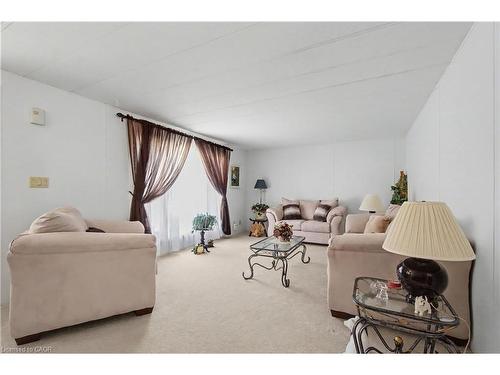 321-10085 Culloden Road, Eden, ON - Indoor Photo Showing Living Room