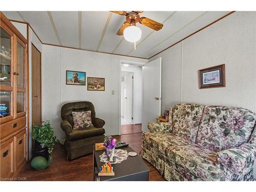 321-10085 Culloden Road, Eden, ON - Indoor Photo Showing Living Room