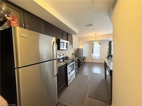 922 Apple Hill Lane, Kitchener, ON - Indoor Photo Showing Kitchen