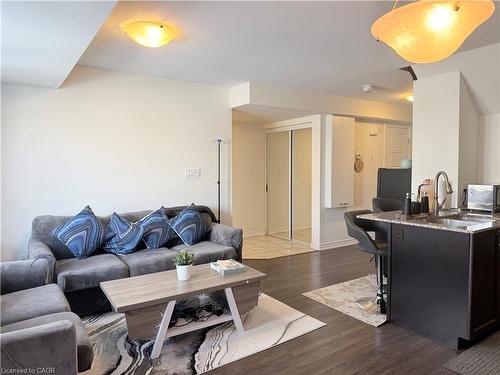 922 Apple Hill Lane, Kitchener, ON - Indoor Photo Showing Living Room