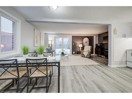 33 Orchid Crescent, Kitchener, ON - Indoor Photo Showing Living Room