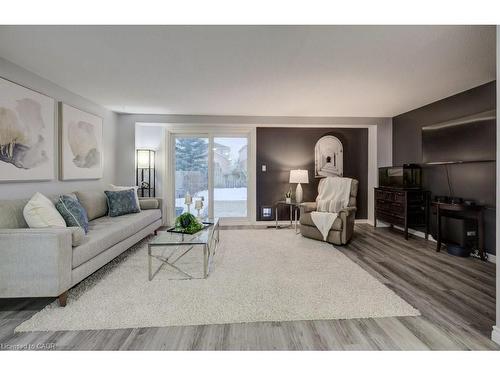 33 Orchid Crescent, Kitchener, ON - Indoor Photo Showing Living Room