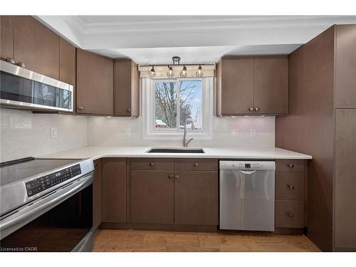 124 Southwood Drive, Cambridge, ON - Indoor Photo Showing Kitchen