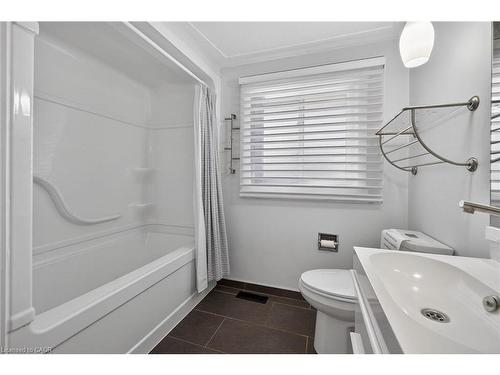 124 Southwood Drive, Cambridge, ON - Indoor Photo Showing Bathroom