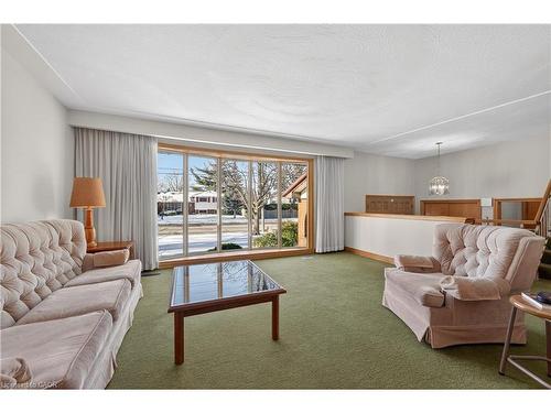 77 Upper Paradise Road, Hamilton, ON - Indoor Photo Showing Living Room