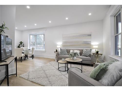 805 William Street, Cambridge, ON - Indoor Photo Showing Living Room