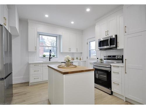 805 William Street, Cambridge, ON - Indoor Photo Showing Kitchen