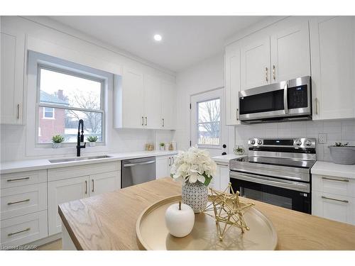 805 William Street, Cambridge, ON - Indoor Photo Showing Kitchen With Stainless Steel Kitchen With Upgraded Kitchen