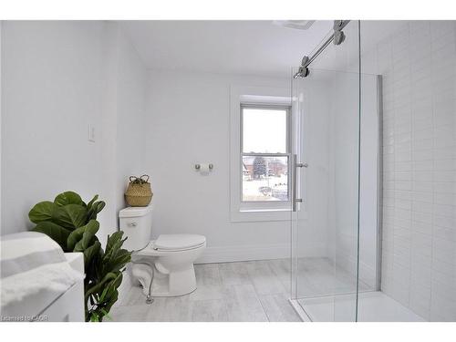 805 William Street, Cambridge, ON - Indoor Photo Showing Bathroom