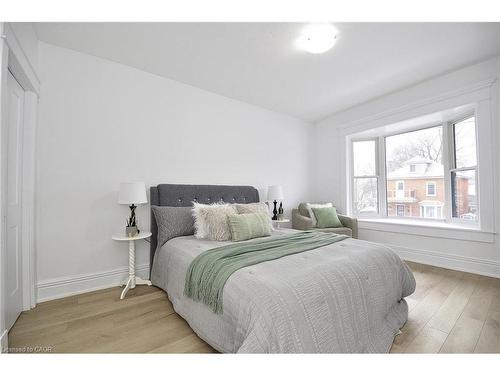 805 William Street, Cambridge, ON - Indoor Photo Showing Bedroom
