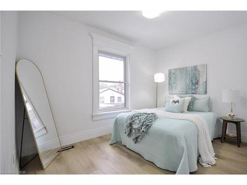 805 William Street, Cambridge, ON - Indoor Photo Showing Bedroom