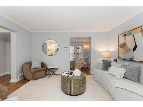 1 Mareve Avenue, Hamilton, ON - Indoor Photo Showing Living Room