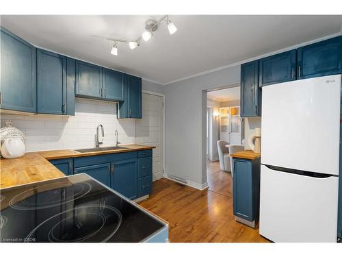 1 Mareve Avenue, Hamilton, ON - Indoor Photo Showing Kitchen