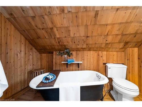 1 Mareve Avenue, Hamilton, ON - Indoor Photo Showing Bathroom